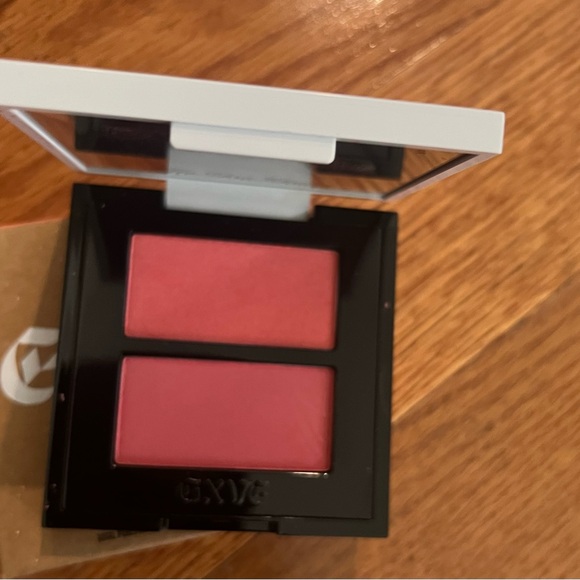 GX
BY GWEN STEFANI FEELIN' CHEEKY
CLEAN AMPLIFYING BLUSH DUO-Lasting Love - Picture 3 of 6